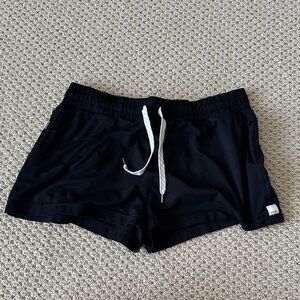 Vuori 2.5” Women's Black Athletic Shorts